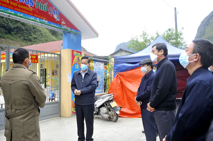Chủ tịch UBND tỉnh Nguyễn Văn Sơn kiểm tra công tác phòng, chống dịch Covid-19 trên địa bàn xã Phố Cáo.