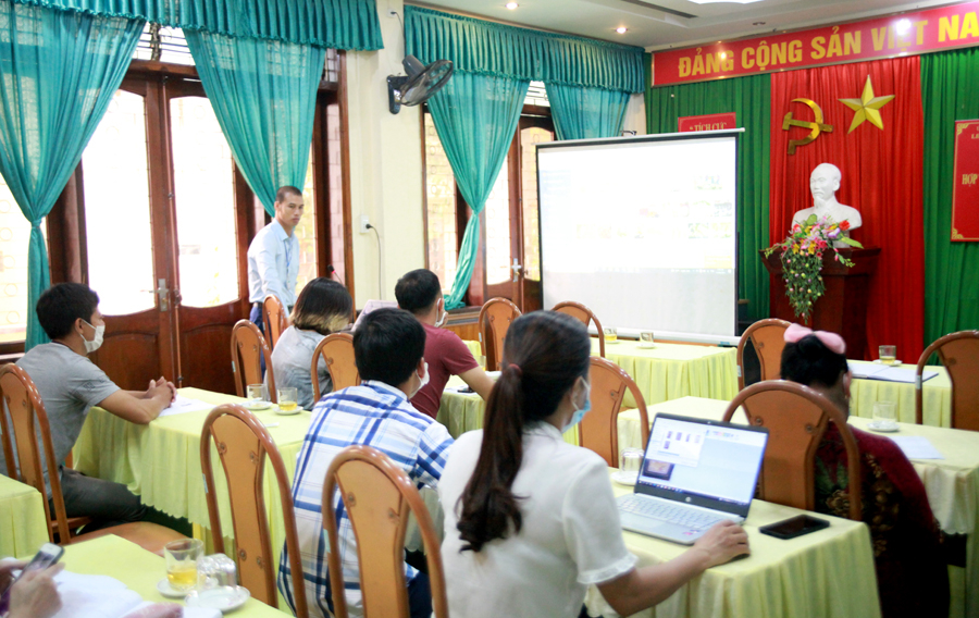 Tập huấn quy trình cập nhật thông tin, quảng bá sản phẩm cho các hợp tác xã, tổ hợp tác trên địa bàn thành phố Hà Giang.