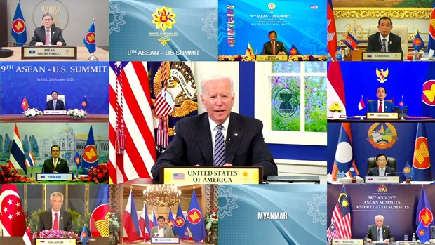 Tổng thống Mỹ Joe Biden (giữa) dự Hội nghị cấp cao ASEAN - Mỹ lần thứ 9 theo hình thức trực tuyến, ngày 26/10/2021