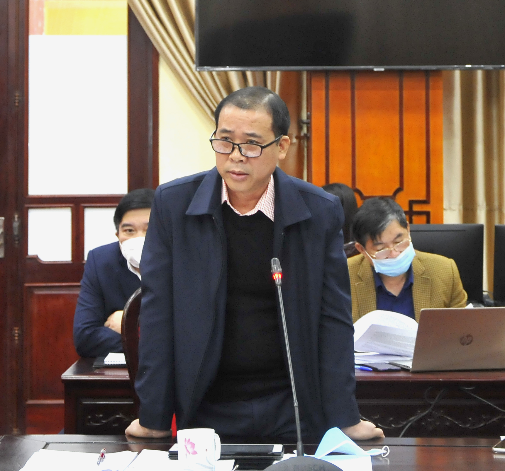 Trưởng Ban Văn hóa – xã hội HĐND tỉnh Hoàng Văn Kiên đề nghị xem xét lại số liệu về trồng rừng tại các địa phương.