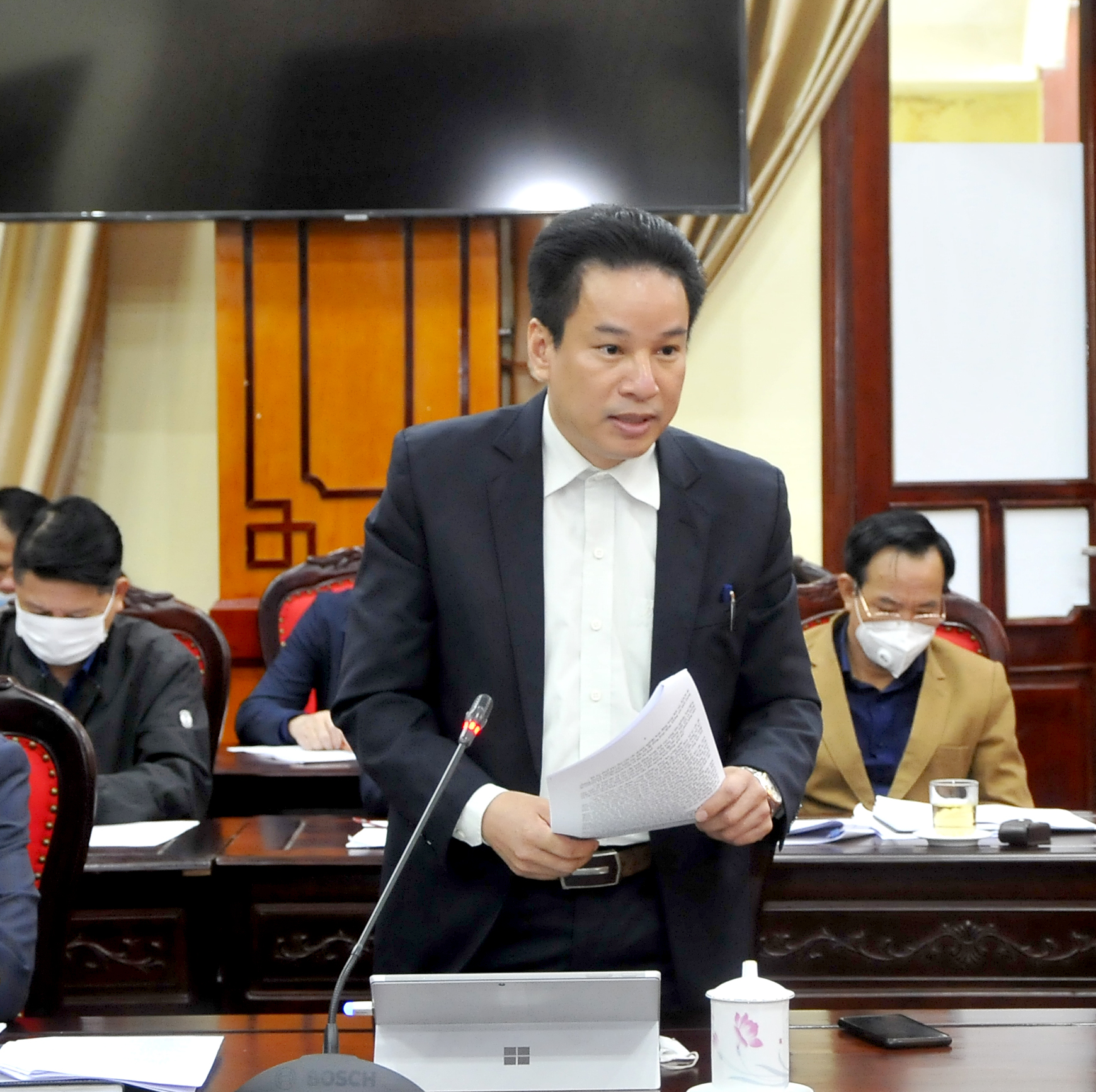 Giám đốc Sở Giáo dục và Đào tạo Nguyễn Thế Bình làm rõ một số nội dung liên quan đến công tác giáo dục.
