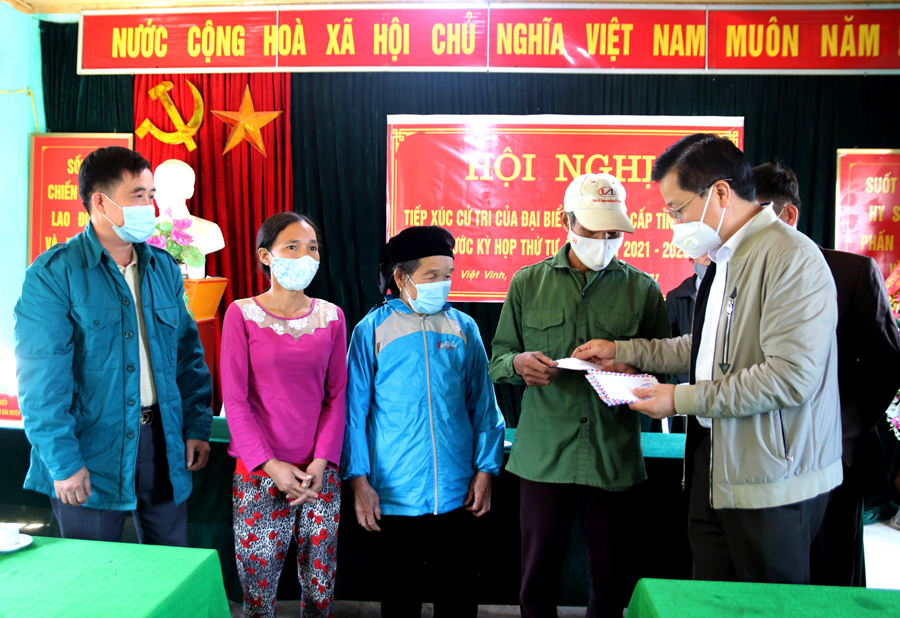 Chủ nhiệm UBKT Tỉnh ủy Trần Quang Minh và đại biểu HĐND hai cấp tiếp xúc cử tri tại xã Việt Vinh