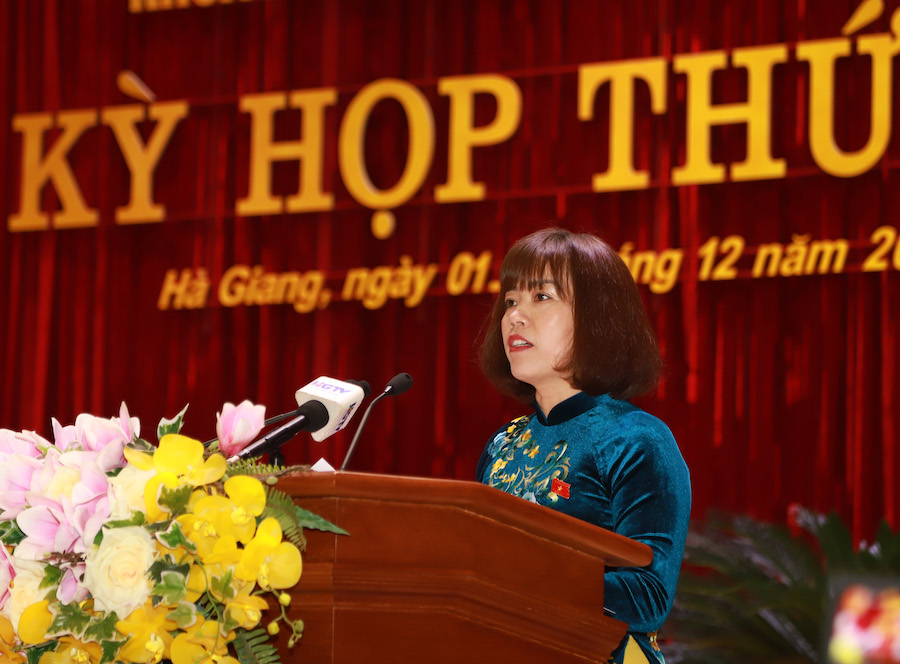 Phó trưởng đoàn ĐBQH khóa XV tỉnh Hà Giang Lý Thị Lan báo cáo kết quả Kỳ họp thứ Hai Quốc hội khóa XV.