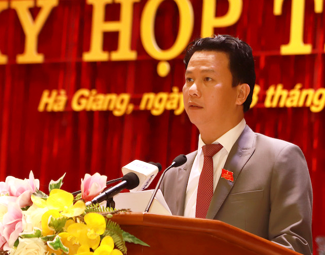 Bí thư Tỉnh ủy Đặng Quốc Khánh phát biểu tại kỳ họp.