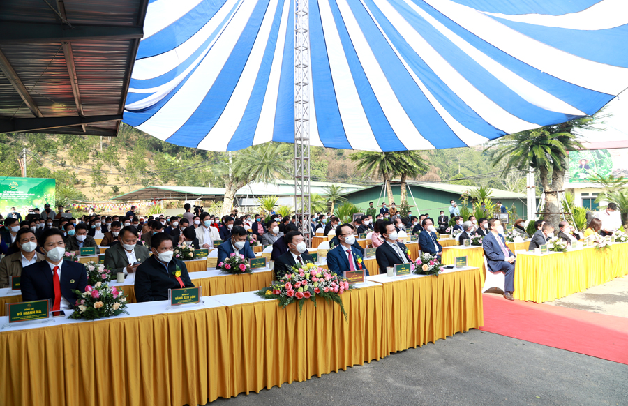 Các đại biểu dự Lễ khánh thành Nhà máy dược phẩm Bông Sen Vàng