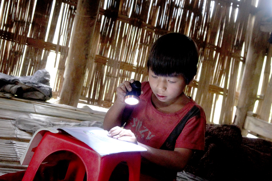 Không có điện ảnh hưởng lớn đến việc học tập của học sinh thôn Nấm Lu.