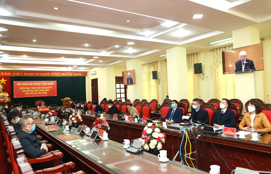 Các đại biểu theo dõi bài phát biểu chỉ đạo của Tổng Bí thư Nguyễn Phú Trọng