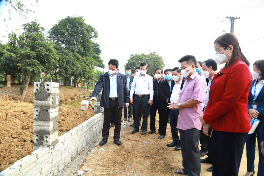 Bí thư Tỉnh ủy gợi mở cho nhân dân thôn Yên Thượng phương pháp quy hoạch vườn gắn với cải tạo cảnh quan đường làng, ngõ xóm