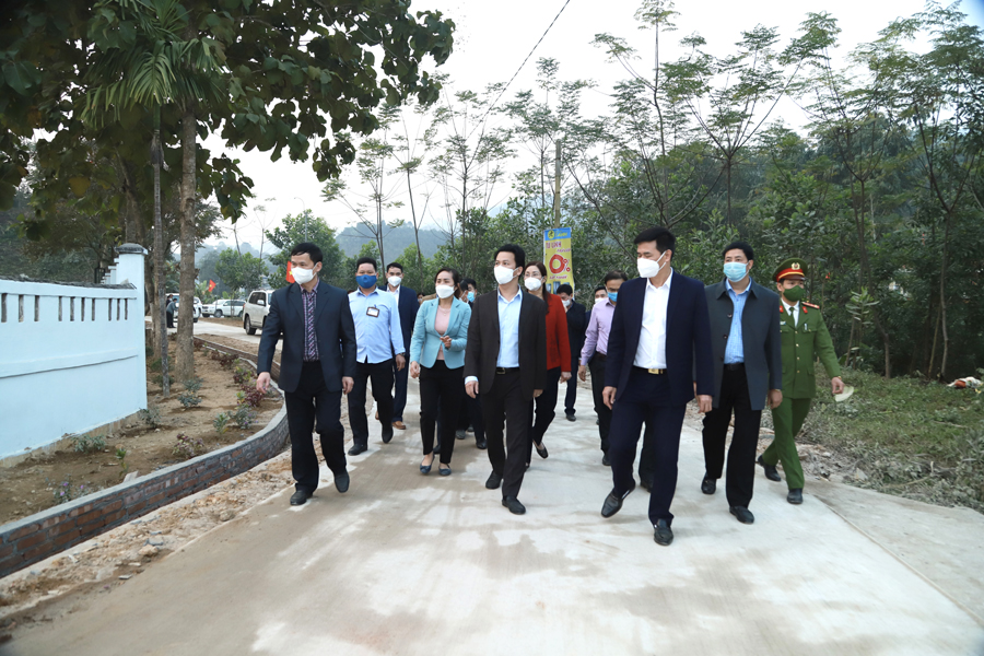 Bí thư Tỉnh ủy cùng đoàn công tác kiểm trả Hạ tầng nông thôn mới và cơ sở vật chất các trường học xã Yên Thành