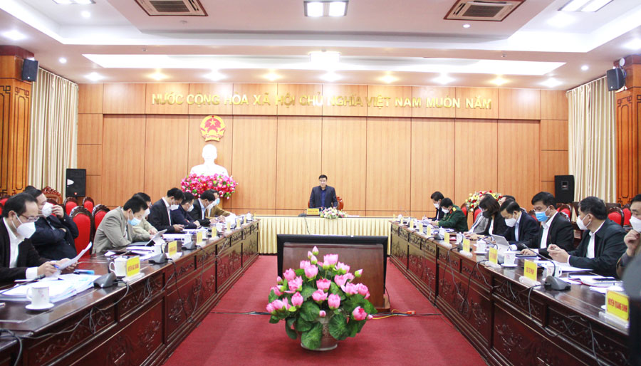 Phó Chủ tịch Thường trực UBND tỉnh Hoàng Gia Long kết luận cuộc họp