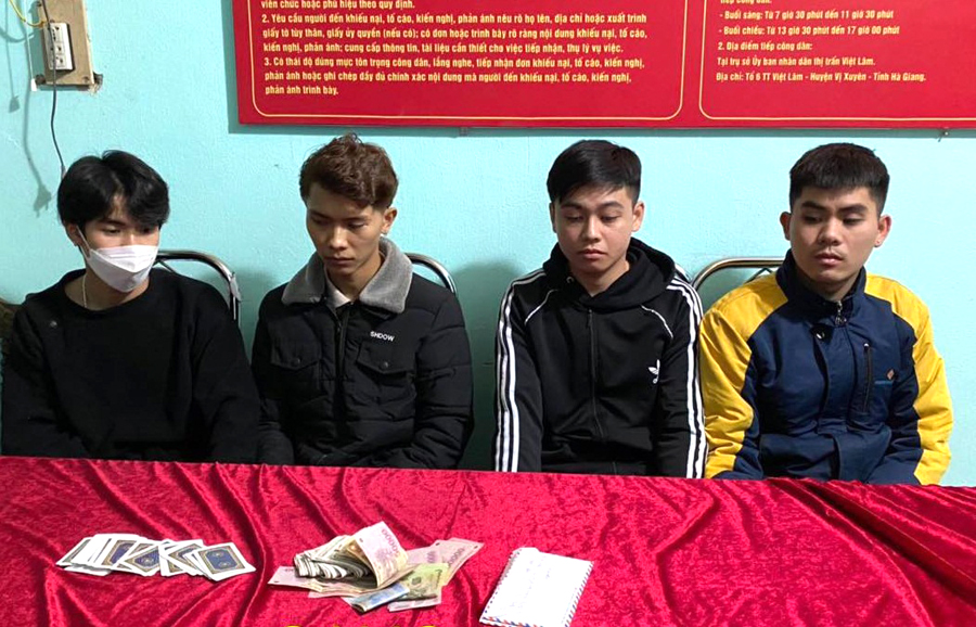 4 đối tượng cùng tang vât vừa bị Công an huyện Vị Xuyên bắt giữ