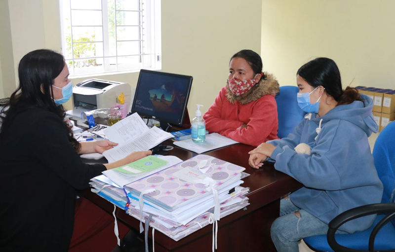 Tư vấn cho người lao động tại cơ quan Bảo hiểm xã hội huyện Quỳnh Lưu, tỉnh Nghệ An.