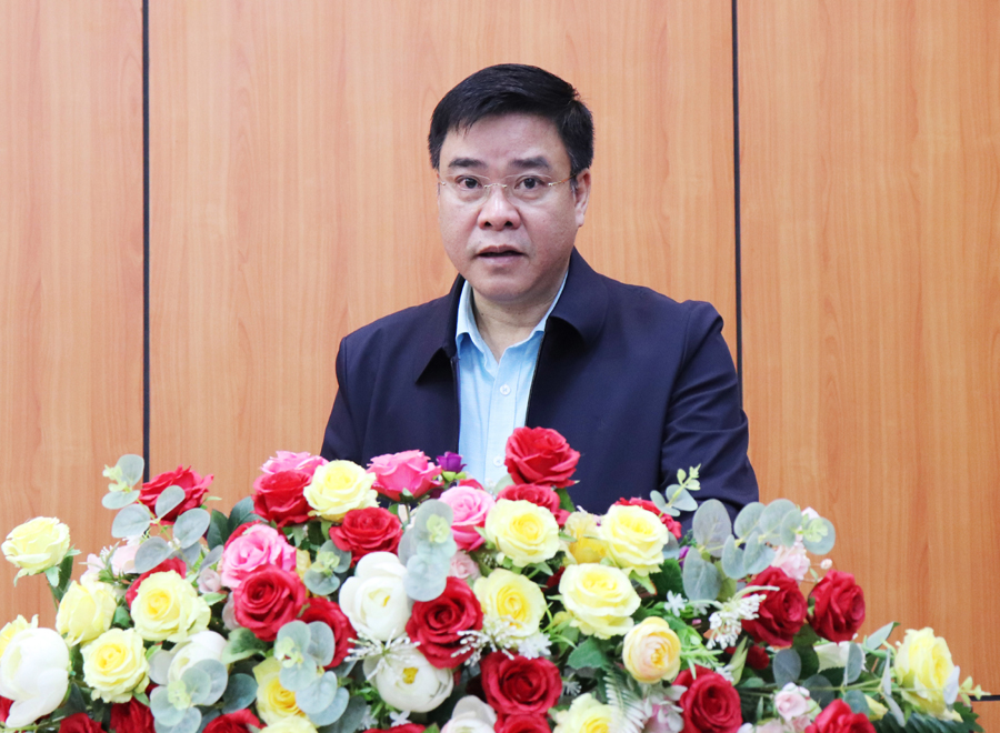 Phó Chủ tịch Thường trực UBND tỉnh phát biểu tại hội nghị.
