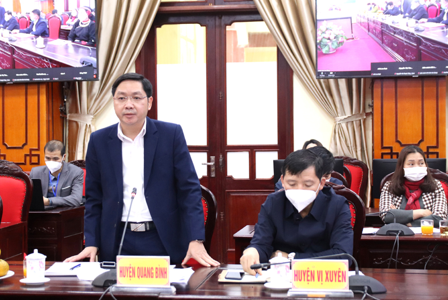 Lãnh đạo huyện Quang Bình trao đổi kế hoạch, nhu cầu kết nối tiêu thụ sản phẩm cam trên địa bàn huyện.