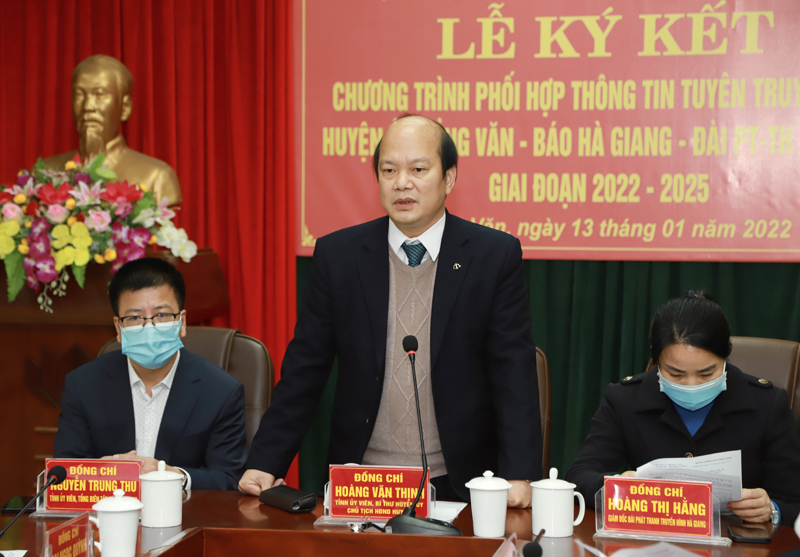 Bí thư Huyện ủy Đồng Văn Hoàng Văn Thịnh phát biểu tại lễ ký kết