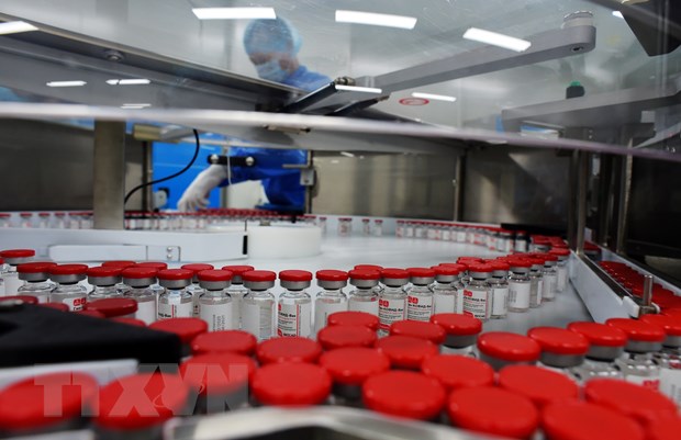 Dây chuyền sản xuất vaccine phòng COVID-19 Sputnik V tại Công ty công nghệ sinh học BIOCAD ở Strelna, ngoại ô Saint Petersburg (Nga). 