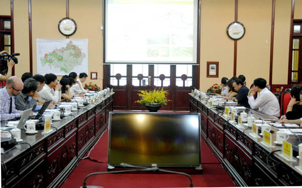 Toàn cảnh buổi làm việc.