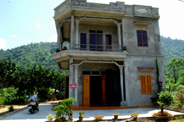 Mô hình “Nhà sạch, vườn đẹp”  tại thôn Cuôm.