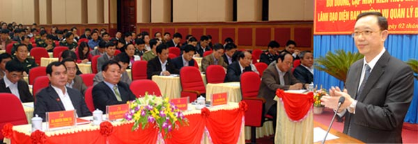 Phó Bí thư Thường trực Tỉnh ủy Thào Hồng Sơn khai mạc hội nghị.
