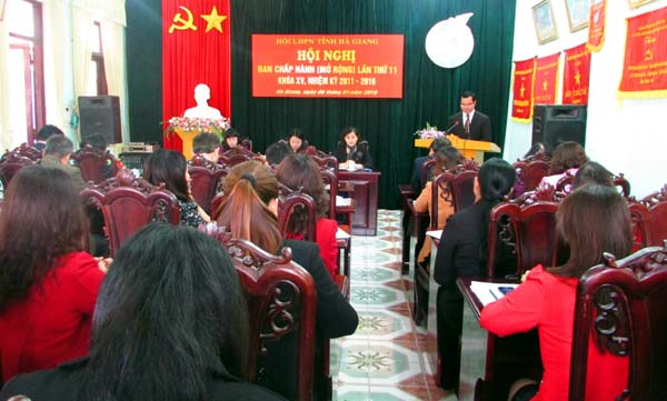 Phó Bí thư Tỉnh ủy Nguyễn Đình Khang phát biểu chỉ đạo Hội nghị.