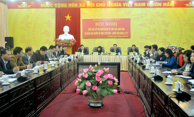 Toàn cảnh buổi tiếp xúc cử tri tại điểm cầu của tỉnh.