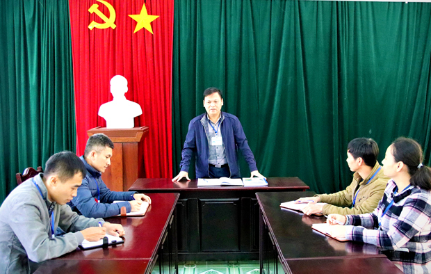 Tập thể Phòng Tài chính – Kế hoạch huyện Quản Bạ họp triển khai nhiệm vụ.