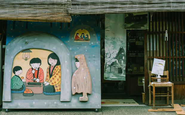 Thời tiết ở Shirakawa có 4 mùa rõ rệt nên dù đến đây vào thời gian nào bạn cũng có thể cảm nhận vẻ đẹp như chốn cổ tích của nó.