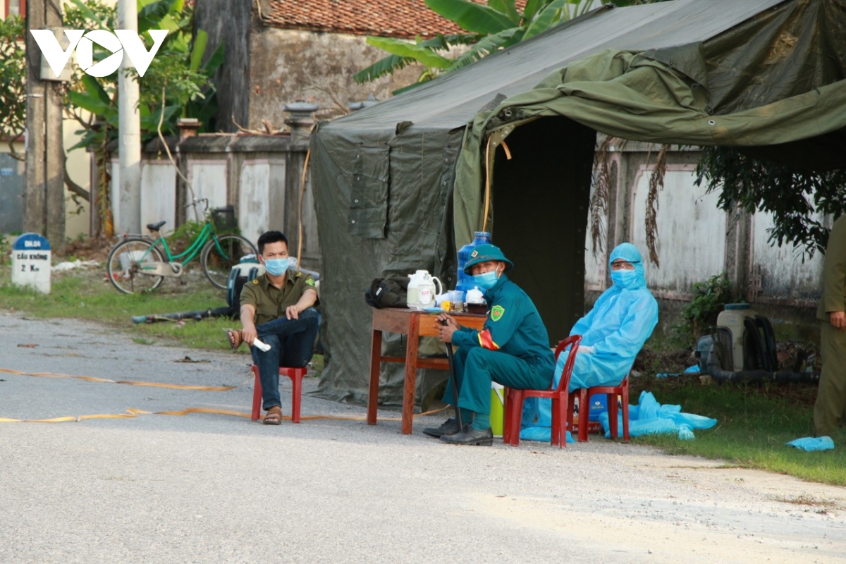 Chiều 29/4, Hà Nam quyết định phong tỏa thôn Quan Nhân.