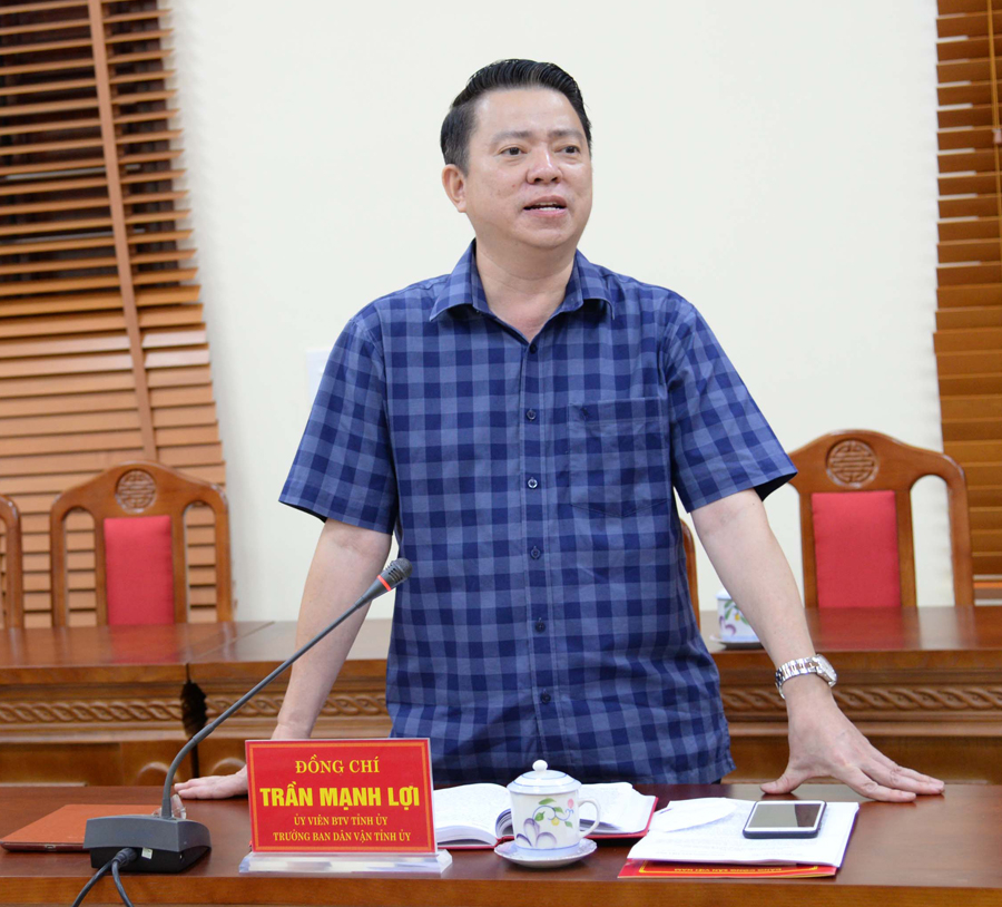 Trưởng ban Dân vận Tỉnh ủy Trần Mạnh Lợi phát biểu tại buổi làm việc