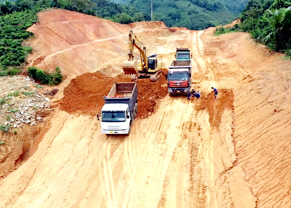 Trên công trường thi công dự án cao tốc Hà Giang - Tuyên Quang (giai đoạn 1) đoạn qua tỉnh Hà Giang. Ảnh: Xuân Phúc