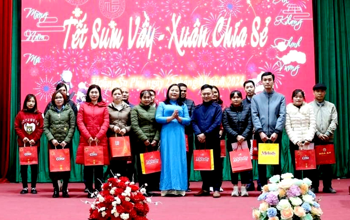 Liên đoàn lao động huyện Hoàng Su Phì tổ chức chương trình Tết sum vầy - Xuân chia sẻ cho ĐV, NLĐ trên địa vàn huyện