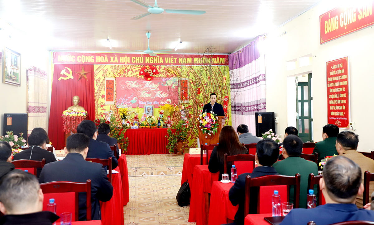 Chủ tịch UBND tỉnh Nguyễn Văn Sơn chúc Tết, động viên các lực lượng và người dân.
