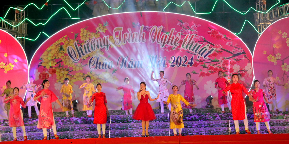 Tiết mục đặc sắc của các ca sỹ, vũ công đến từ thành phố Hồ Chí Minh.
