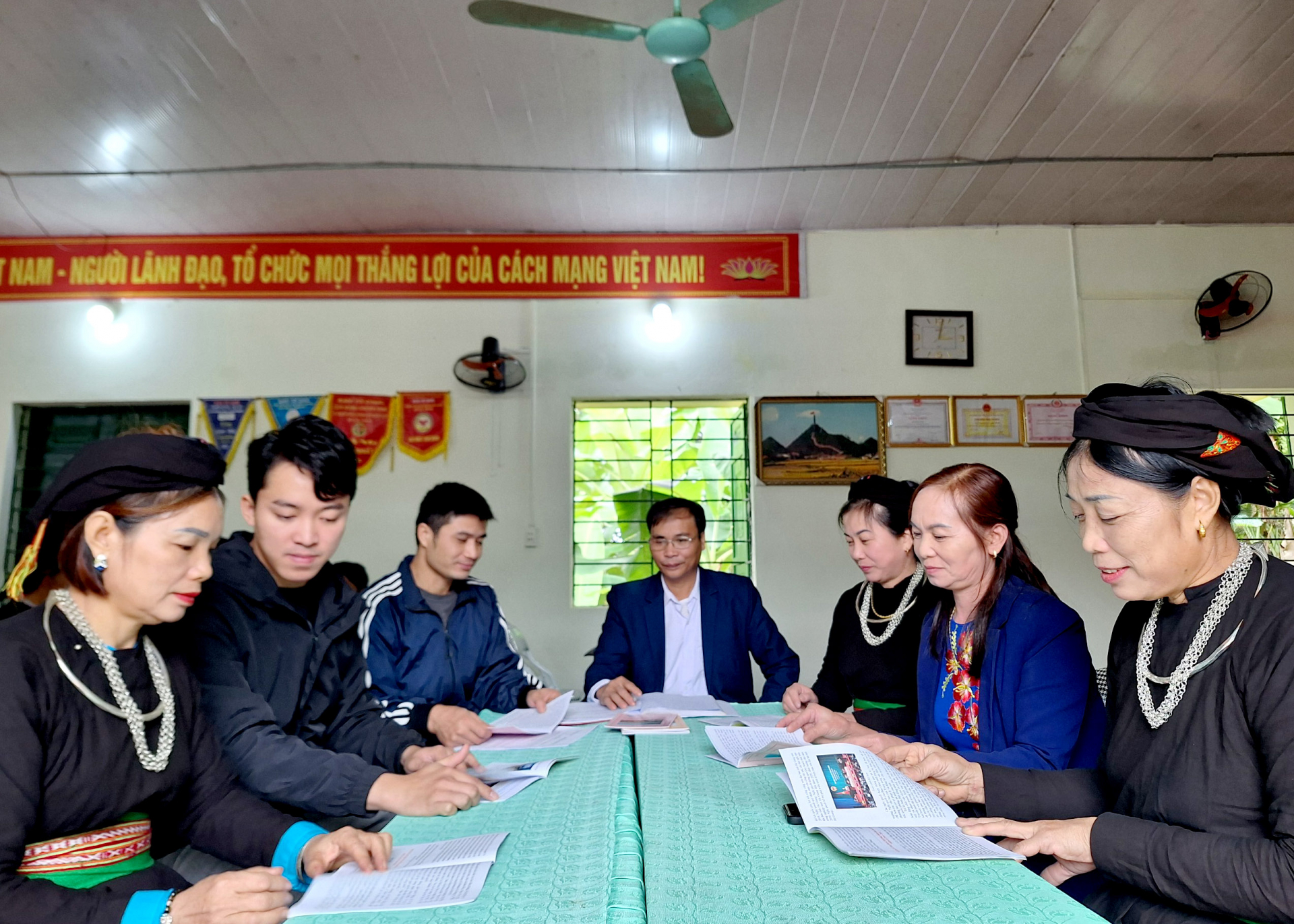 Chi bộ thôn Chang, xã Xuân Giang (Quang Bình) nhiều năm qua luôn làm tốt công tác xây dựng Đảng.