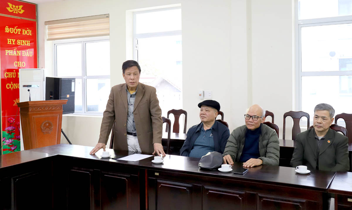 Đồng chí Lê Trọng Lập, Chủ tịch Hội Nhà báo tỉnh, nguyên Tổng Biên tập Báo Hà Giang phát biểu tại buổi gặp mặt