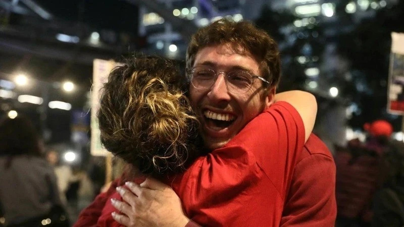 The joy of relatives of Israeli hostages held in the Gaza Strip, following the announcement of the ceasefire agreement between Israel and Hamas, January 15, 2025. 