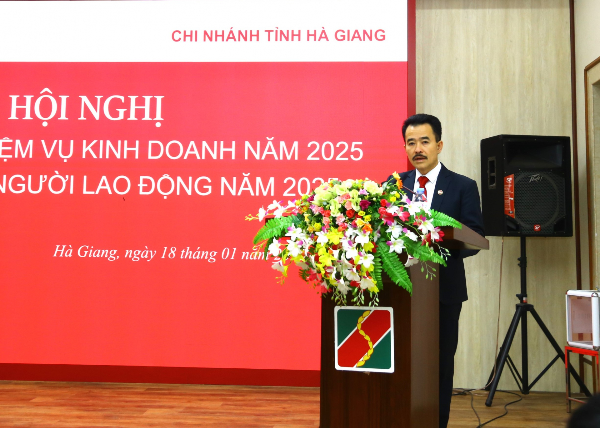 Giám đốc Agribank chi nhánh tỉnh Hà Giang Nguyễn Trung Tuyến phát biểu tại hội nghị.