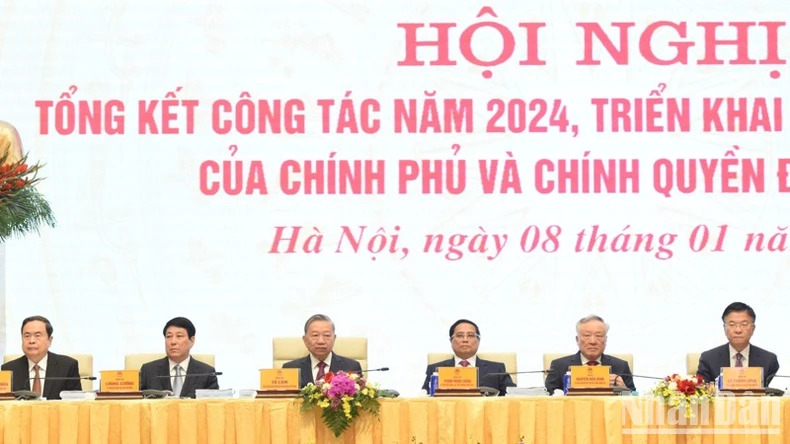 Party General Secretary To Lam (third from left), State President Luong Cuong (second from left), Prime Minister Pham Minh Chinh (fourth from left) and National Assembly Chairman Tran Thanh Man (first from left), and other officials attend the conference on January 8.