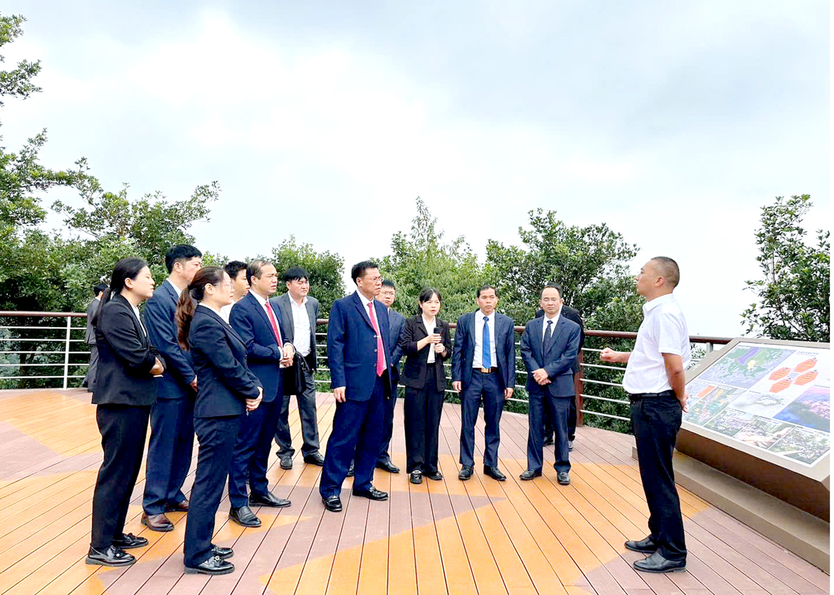 Lãnh đạo huyện Đồng Văn thăm và làm việc tại Vân Nam (Trung Quốc).
