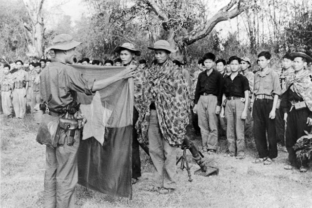 Quân Giải phóng, lực lượng biệt động, đặc công nhận nhiệm vụ và tuyên thệ trước giờ xuất kích Tổng tiến công và nổi dậy Xuân Mậu Thân 1968. Ảnh tư liệu 