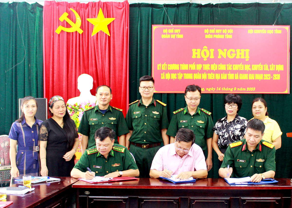  Hội Khuyến học tỉnh ký kết chương trình phối hợp với Bộ Chỉ huy Quân sự tỉnh và Bộ Chỉ huy Bộ đội Biên phòng tỉnh.