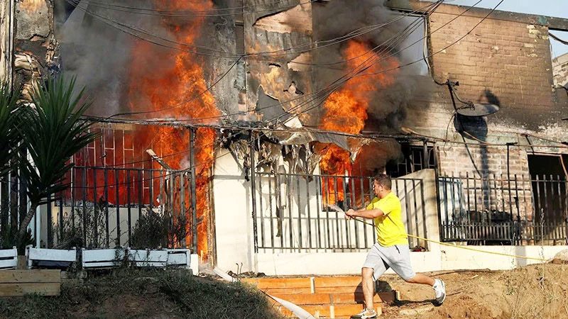 Cháy rừng thiêu rụi nhiều ngôi nhà ở miền trung Chile. 