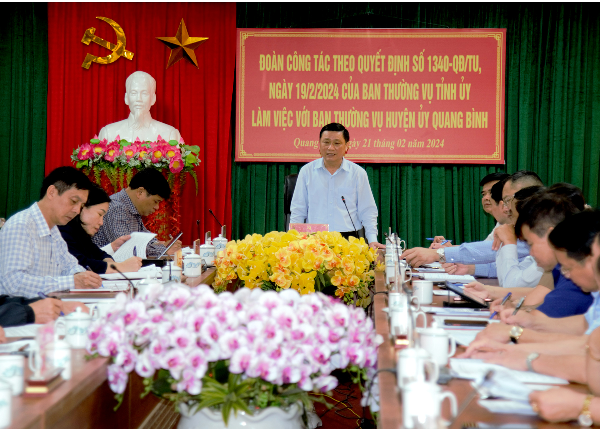 Trưởng Ban Tổ chức Tỉnh ủy Nguyễn Minh Tiến phát biểu tại buổi làm việc
