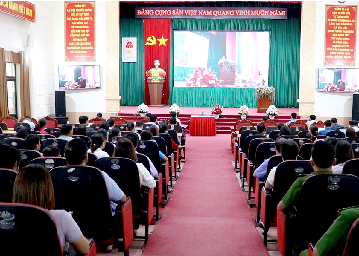 Đảng bộ huyện Hoàng Su Phì tổ chức hội nghị cập nhật, bồi dưỡng kiến thức mới cho cán bộ, đảng viên. Ảnh: Yên Hoa