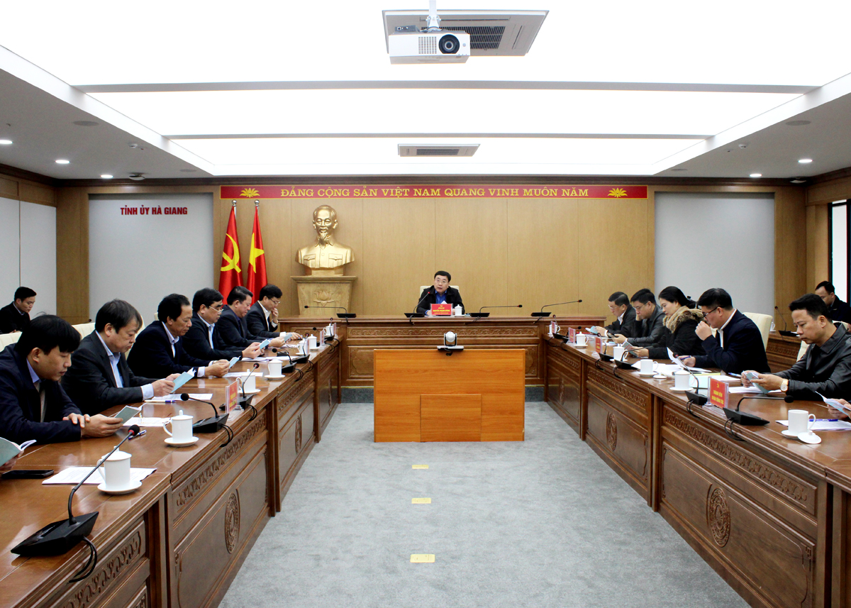 Họp Đoàn đại biểu tỉnh Hà Giang tham dự Chương trình Gặp gỡ đầu Xuân năm 2024 và Hội nghị lần thứ 15 Ủy ban Công tác liên hợp tại Quảng Tây, Trung Quốc