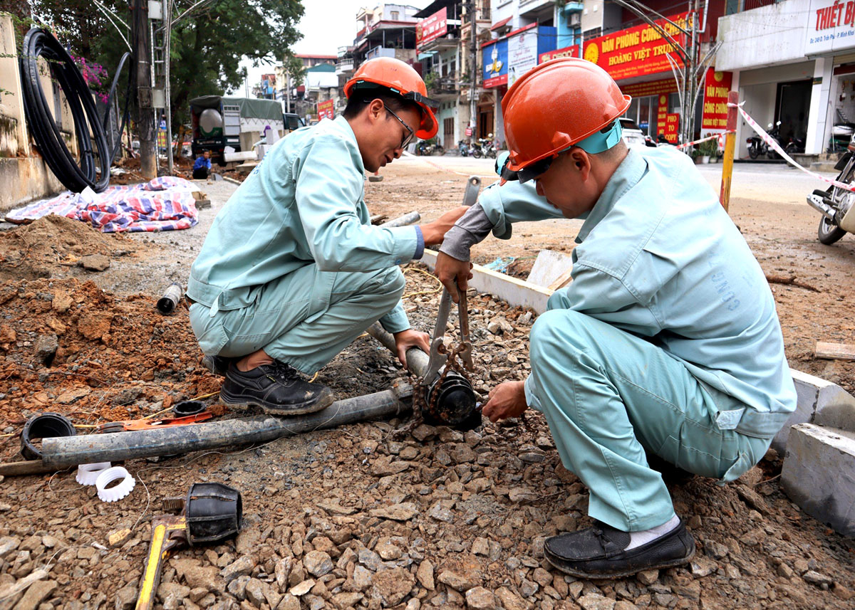 Đội ngũ nhân viên ứng trực 24/24h để kịp thời kiểm tra, khắc phục sự cố cho khách hàng.