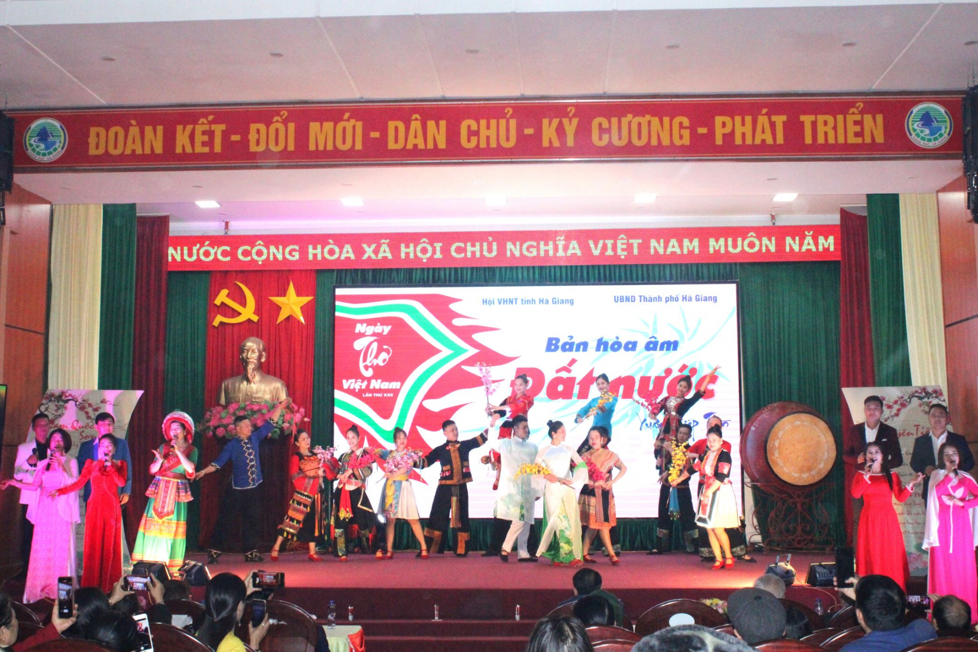 Ngày thơ Việt Nam năm 2024 với chủ đề “Bản hòa âm đất nước”