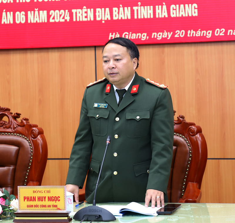 Đại tá Phan Huy Ngọc, Giám đốc Công an tỉnh điều hành thảo luận tại hội nghị.
