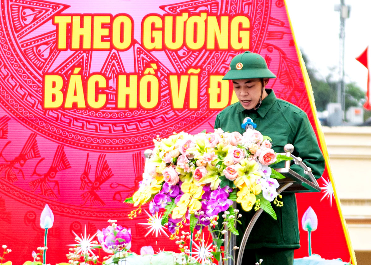 Tân binh Lương Thế Vinh đại diện cho 79 công dân thành phố Hà Giang nhập ngũ phát biểu bày tỏ niềm quyết tâm phát huy truyền thống để xây dựng, bảo vệ quê hương, đất nước và niềm vinh dự khi trở thành những người chiến sỹ được đứng vào hàng ngũ của Quân đội và Công an nhân dân anh hùng. 