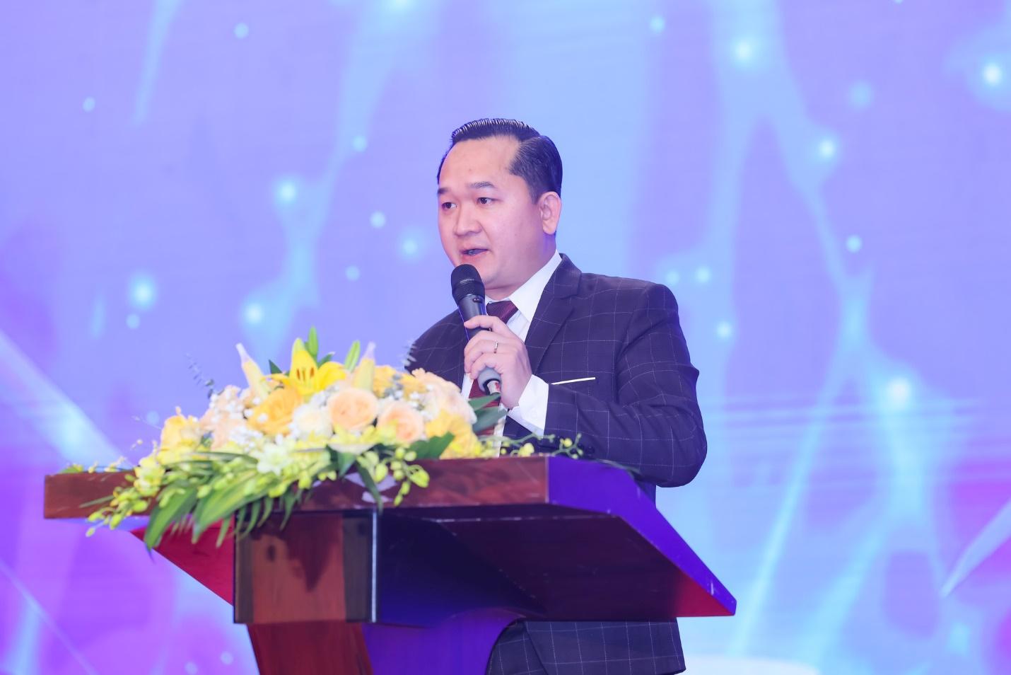 Thầy Nguyễn Văn Thưởng – Chủ tịch Hội đồng quản trị Ocean Edu 